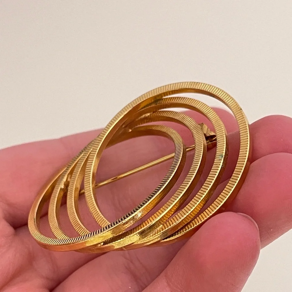 Vintage Heavy Gold Tone Abstract Circle Geometric Statement Retro Brooch / Pin